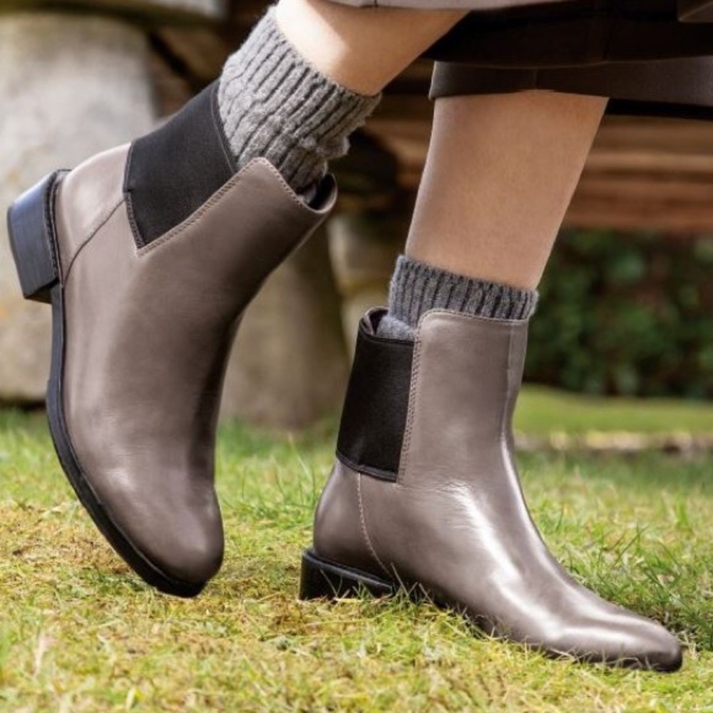 NWT Clarks Marquette Wish Leather Chelsea Boots